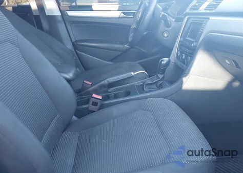 2017 Volkswagen Passat 1.8T S z USA, uszkodzony, nr VIN 1VWAT7A34HC084702